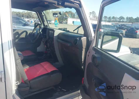 2008 Jeep Wrangler Unlimited X из США, поврежденный, VIN 1J4GA391X8L542610